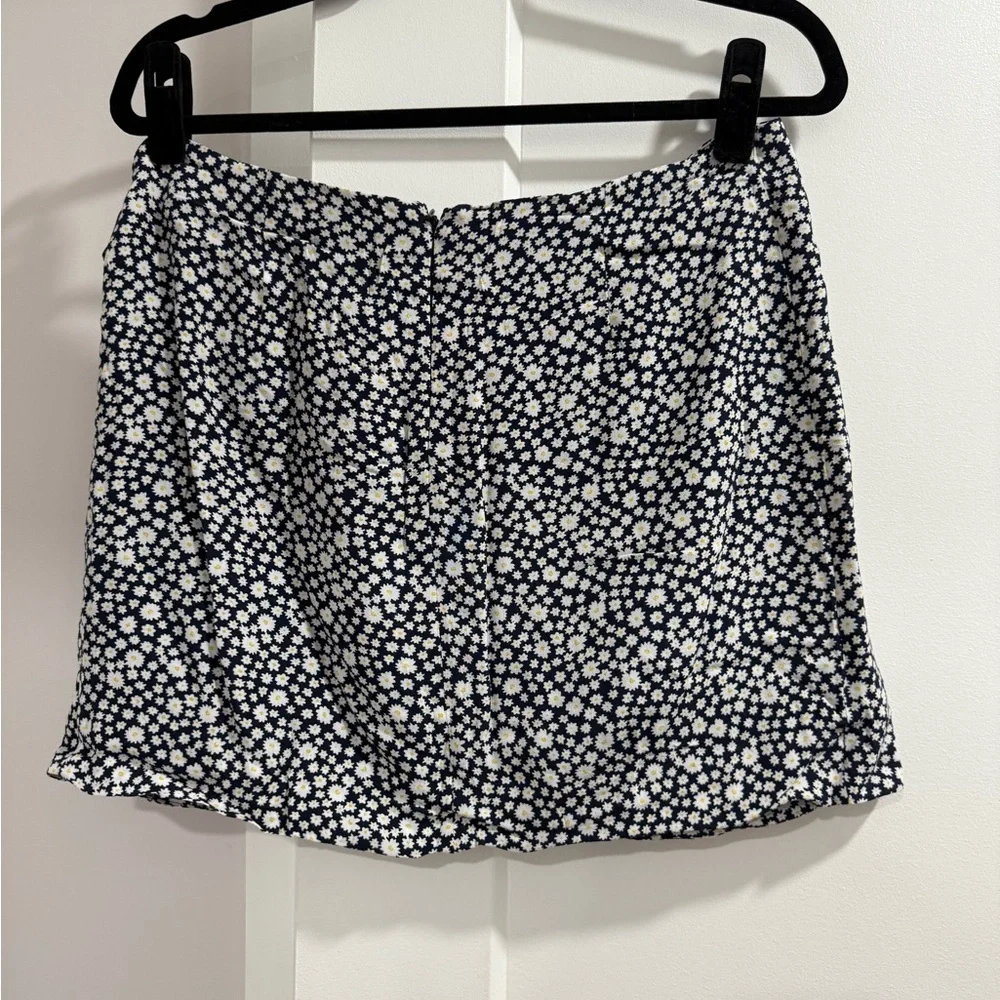 Sézane Floral Wrap Skort – Navy & White Daisies – Size 36 - Picture 1 of 7